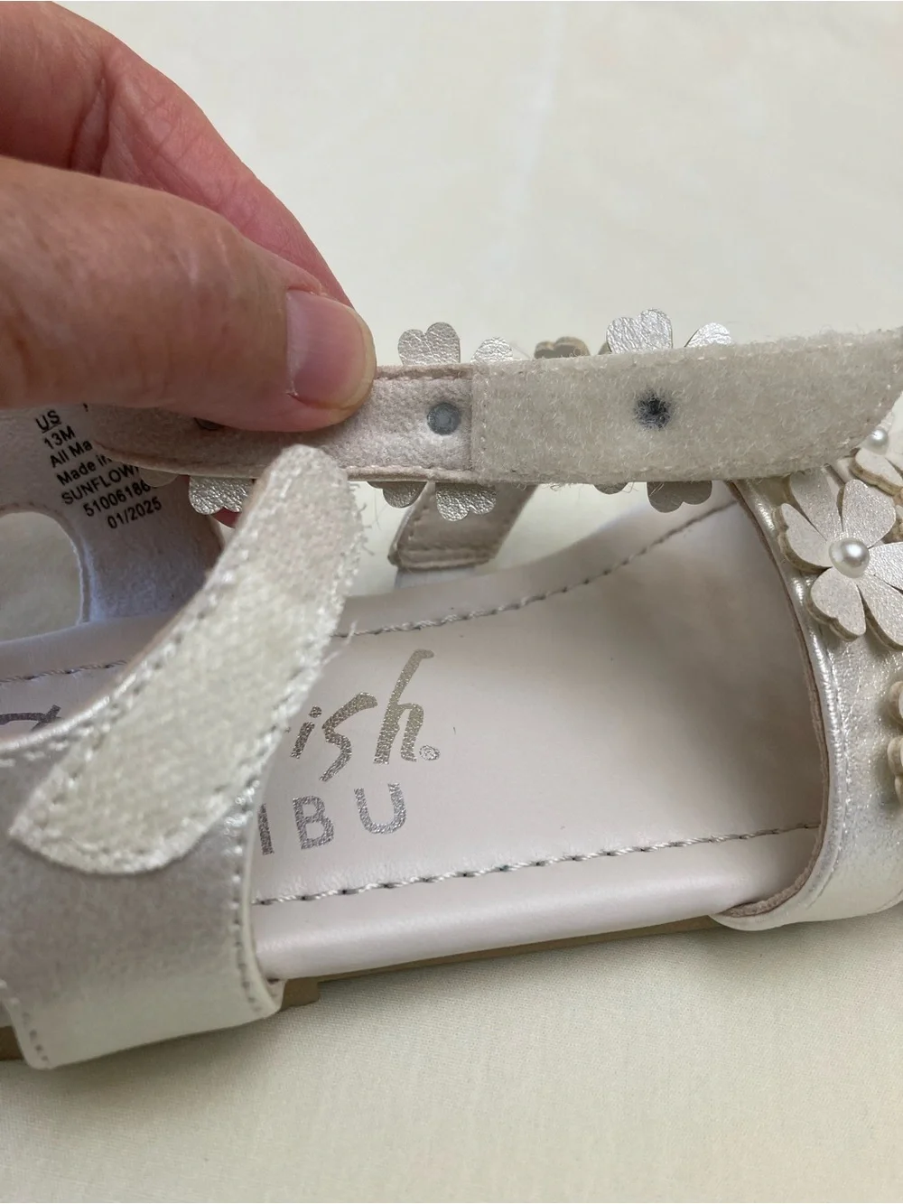 Blowfish Malibu Children's Floral Strap Sandals - white iridescent. Size US 13